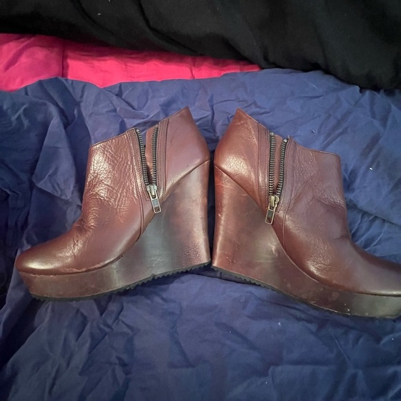 Aldo Wedge Heel Brown Booties, size 9 - Picture 6 of 16